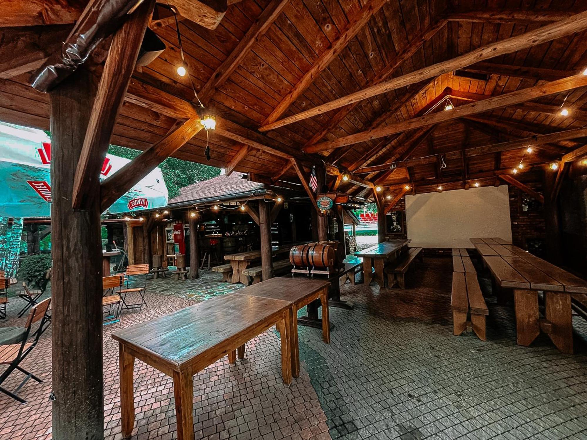Restauracja Jas Wedrowniczek Bed & Breakfast 2*
