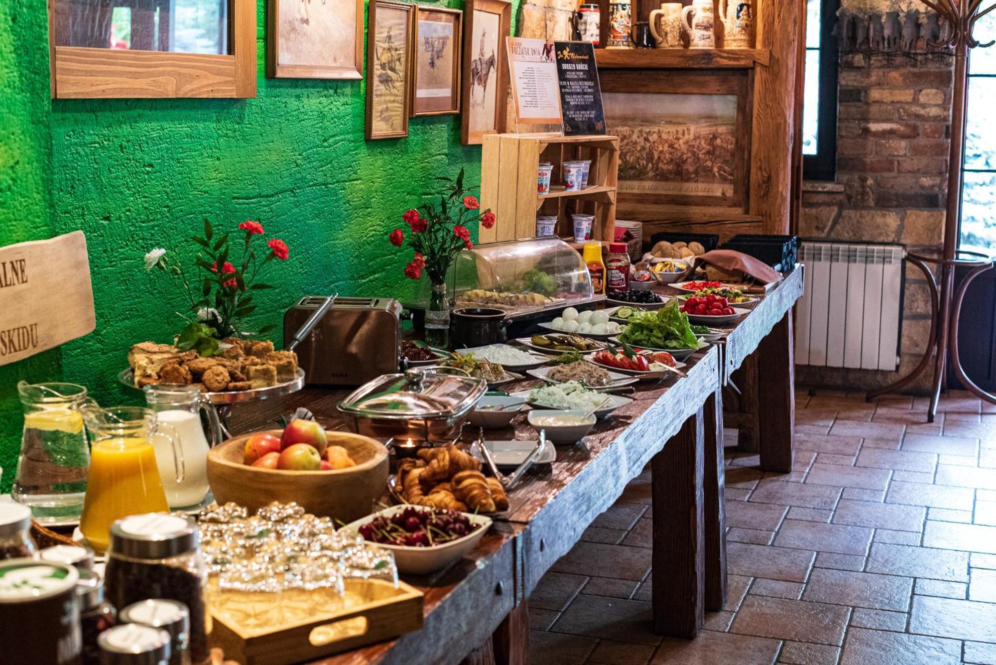 Restauracja Jas Wedrowniczek Bed & Breakfast 2*